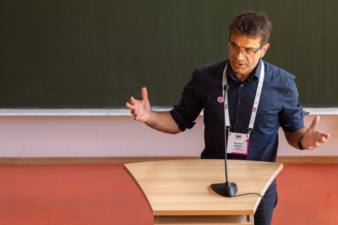 “This first meeting of the NHR centers was a good start for even closer cooperation and mutual support,” summarized Prof. Dr. Gerhard Wellein at the end of the conference, “Ultimately, we all want to offer a powerful and stable technical basis to the domain scientists.” (Image: Jürgen Aloisius Morgenroth)