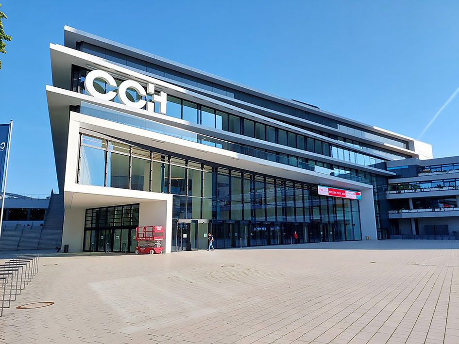 A picture of the entrance to the CCH, the Congress Center Hamburg.