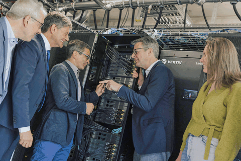 Science Minister Blume in dialog with Prof. Burgard (UTN), Prof. Hornegger, Prof. Wellein, and J. Müller (Image: Giulia Iannicelli, FAU)