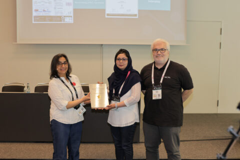 Receiving the ISC 2025 best Research Poster Award. F.l.t.r.: Sadaf Alam, Research Poster Chair, Ayesha Afzal, Georg Hager (NHR@FAU head of research) (Image: ISC)