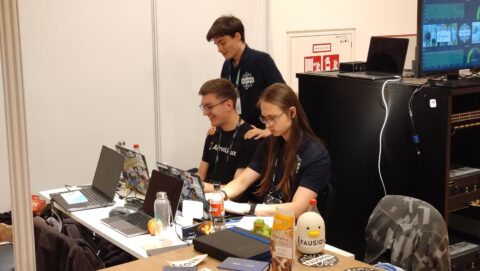The SCC team "FAUSION" with spinning heads, optimizing the hell out of their machine (Image: G. Hager, NHR@FAU)