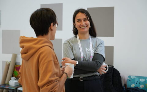 Two Graduate School fellows during a poster session, Image: J. Carl (NHR@FAU)