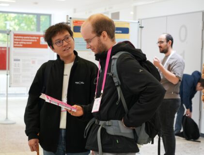 NHR@FAU colleagues visiting the poster session, Image: J. Carl (NHR@FAU)