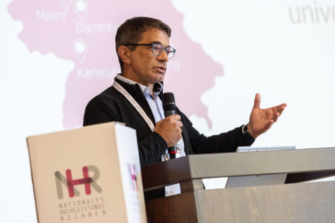 Gerhard Wellein moderating the Session "NHR for Users", Image: NHR Alliance