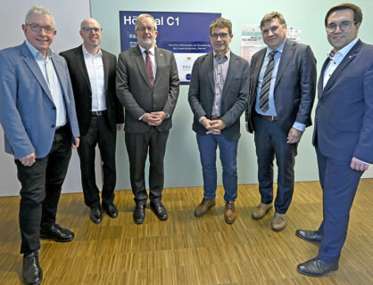 Representatives from politics and science: Prof. Wolfram Burgard (Nürnberg), Prof. Eduard Kromer (Landshut), Prof. Jürgen Lehmann (Hof), Prof. Gerhard Wellein (Erlangen), Mdgt. Michael Greiner (München), Dr. Konrad Körner, MdB (Erlangen), f.l.t.r. (Image: Harald Sippel/FAU)