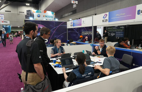 Inspection of the FAUltier team by the NHR@FAU director (Image: M. Panzlaff)