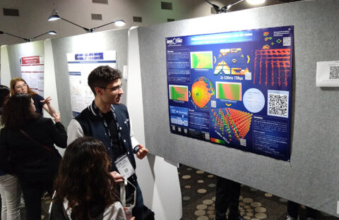 Jean-Yves Verhaeghe's research poster on visualizing MPI traces with 3D video was extremely popular at the SC25 poster reception (Image: G. Hager)